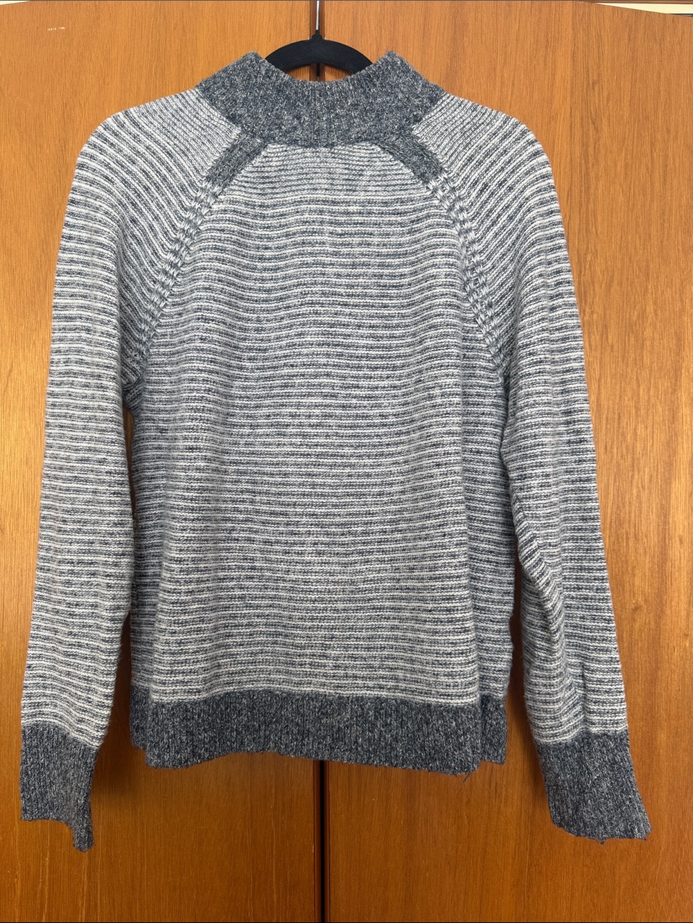 Abercrombie & Fitch Women’s Grey Ribbed Turtleneck Sweater